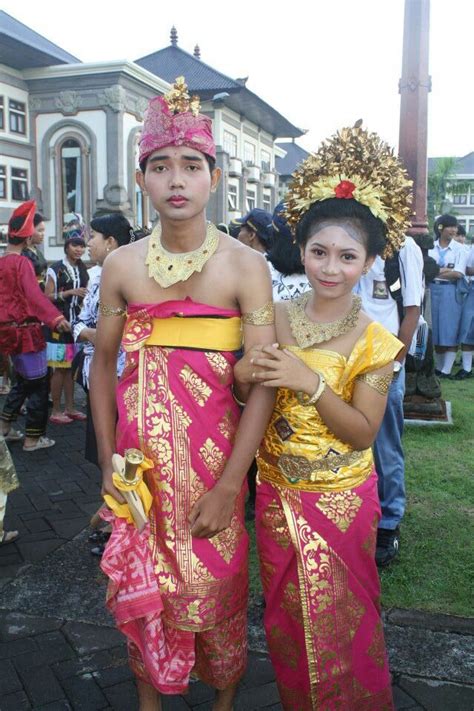Traditional Clothing Of Indonesia Asian Outfits Traditional Outfits
