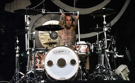 Travis barker has also played drums with the alternative rock bands +44 and box car racer, and with the rap rock band the virtual drums of travis barker and music games online all require javascript. i7-Music: Travis Barker (Blink182) Drum Set