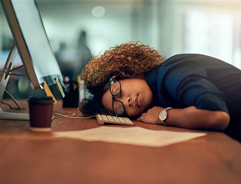 Experts Say We Should Be Napping At Work And Were 100 Okay With It