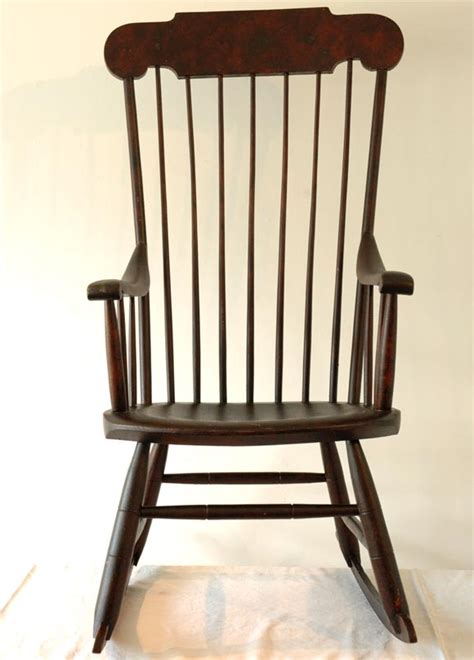 This chair became popular to consumers when the company began producing them in the 1930s. 19THC NEW ENGLAND BOSTON ROCKING CHAIR at 1stdibs