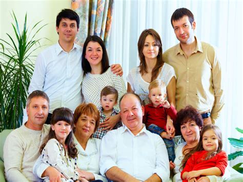 Are Joint Families Good For Raising Kids? - Boldsky.com