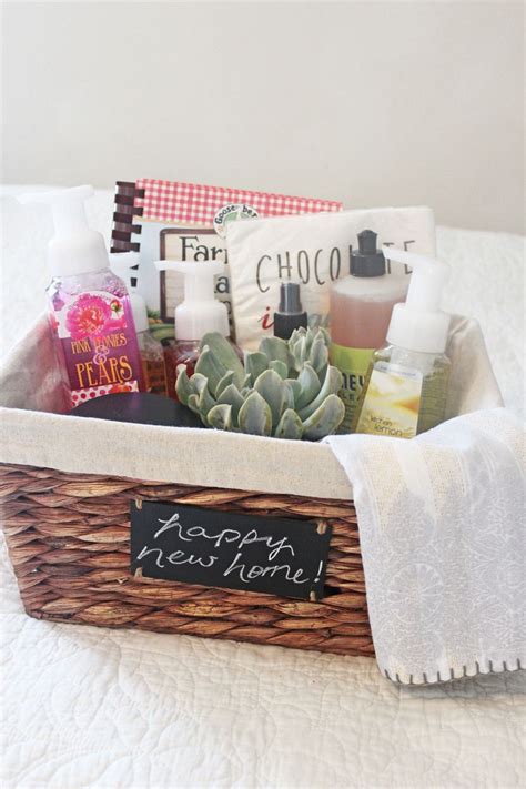 Find the perfect housewarming gift for their new space! Housewarming Gift Basket Ideas | Examples and Forms