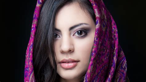 fonds d écran belle fille indienne les yeux bruns le visage écharpe 2560x1600 hd image