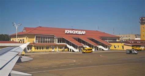 Проложить маршрут между городами на карте, определить время в пути на машине. Аэропорт Краснодара эвакуировали из-за сообщения о минировании