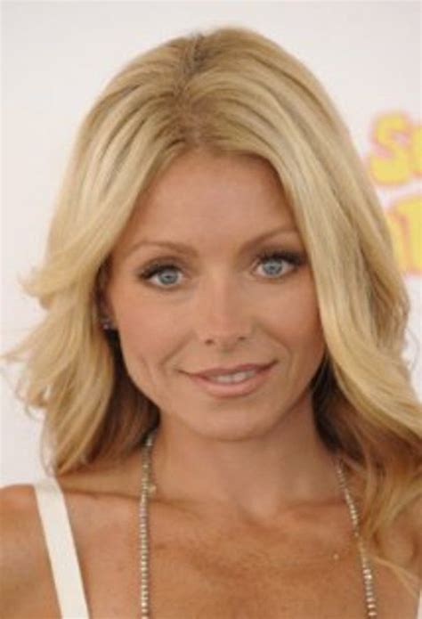 kelly ripa co host seth meyers out anderson cooper in kelly ripa warm blonde golden blonde