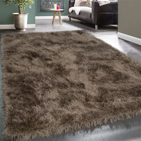 Am effektivsten wirkt dieser hochflor teppich, wenn man ihnen raum gibt und nicht unter tischen oder sitzmöbeln versteckt. Shaggy Teppich Uni Braun Beige | Teppich.de