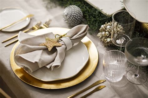 How-to: Christmas Table Styling - Home Collective