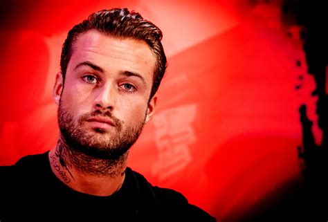 Roelvink zegt er vrijwel zonder letsel vanaf gekomen te. Geschrokken Dave Roelvink verliest macht over stuur en ...