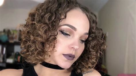 I'm sharing how i care for my curls at the end of the summer just in time to refresh them for fall. How To Refresh 2nd Day Curls with LUS - YouTube