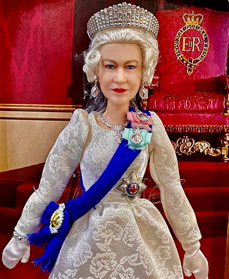 Barbie Signature Queen Elisabeth Ii Doll 2022 70th Anniversary Of The
