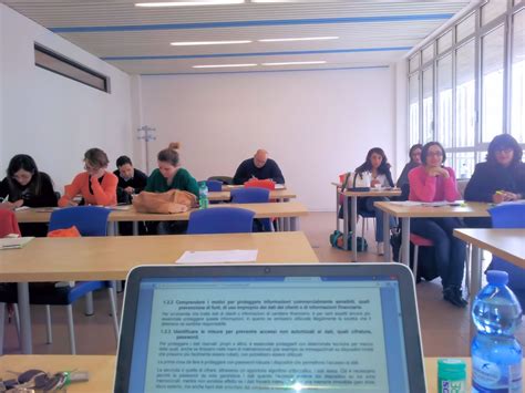 MIUR: Graduatorie ATA 3^ fascia. Uscito il bando. A RIMINI il 30