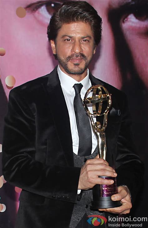 Shahrukh Award Bollywood Superstar Shahrukh Khan Received The 24th Annual Crystal Award At The
