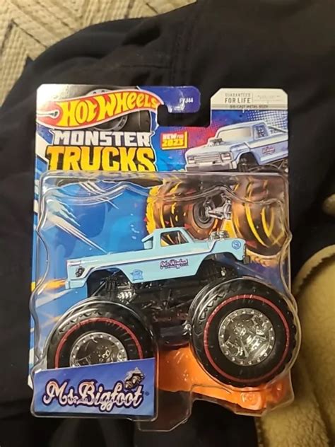 2023 HOT WHEELS Monster Trucks Ms Bigfoot Treasure Hunt EUR 8 28