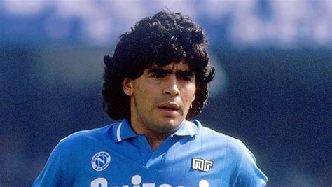 Diego maradona was widely regarded as the best footballer in the world in the 1980s and his crowning achievement was his world cup win with. E' morto a 60 anni Diego Armando Maradona: nel 1990 fu ...