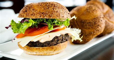 How many calories you will find in your average beef hamburger patty is going to be 200 to 250 calories, if not higher. Recette: Hamburger Végétarien et Fromage Tranché | Recipe ...