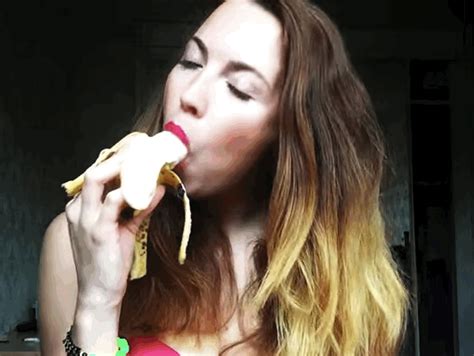 These S Of Girls Eating Bananas Are The Sexiest Thing Youll See