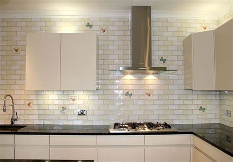 Top 28 Glass Kitchen Backsplash Ideas For Comfortable Kitchen