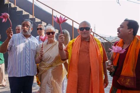 Swami Shankarananda Devi Ma Vajreshwari Ganeshpuri India Retreat The