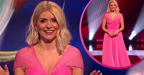 Dancing On Ice Holly Willoughby Stuns In Pink Dress For Valentines Day