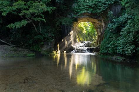 Kameiwa Caves Heart Shaped Reflection｜the Gate｜japan Travel Magazine
