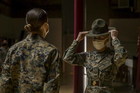 First female Marine drill instructors graduate from San Diego course ...