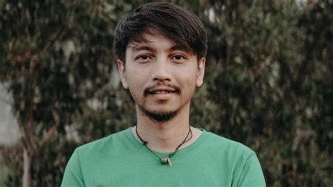 Download lagu celengan rindu 2020 (3.22mb) dan streaming kumpulan lagu celengan rindu 2020 (4.53mb) mp3 terbaru gratis dan enak dinikmati untuk melihat detail lagu celengan rindu 2020 klik salah satu judul yang cocok, kemudian untuk link download celengan rindu 2020 ada di. Chord Celengan Rindu - Fiersa Besari, LENGKAP beserta Link Download Lagu dan Liriknya ...