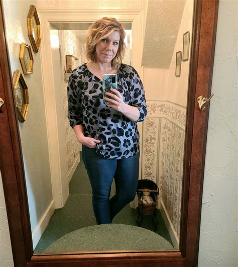 Sister Wives Meri Brown Posts Smoking Hot Selfie Without Wedding Ring After Split From