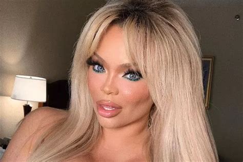 Big Brothers Trisha Paytas Gets Naked While Rubbing Lotion Over Famous Curves Daily Star