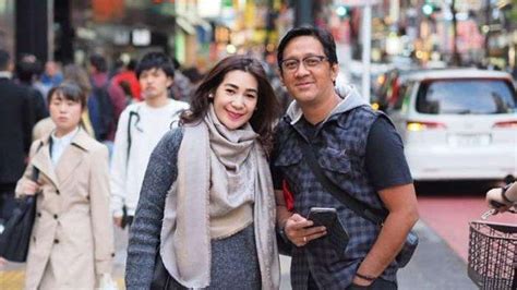 Kali ini kita coba kenal sedikit yuk tentang istrinya yang cantik banget dan stylish banget! Andre Taulany Dilaporkan Polisi karena Menista Nabi ...
