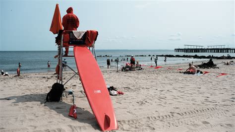 Nypd Drones Carrying Rafts Could Join Lifeguards In Beach Rescues The New York Times