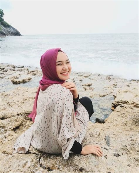 Check spelling or type a new query. Hijaber Cantik Manis Single Selebgram | Mani, Single, Old things
