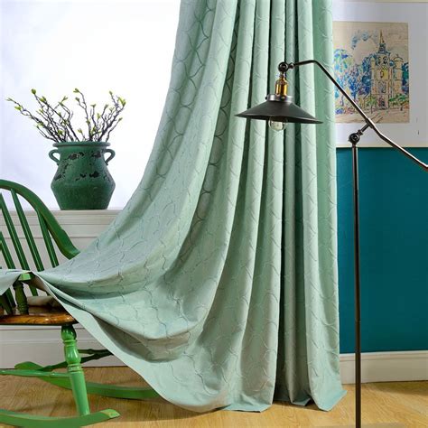 Hergestellt aus leichtem, gewebtem polyester mit leinenähnlicher textur lässt dieses dekorative. Minimalismus Vorhang Grün Geometrie Muster Design im ...