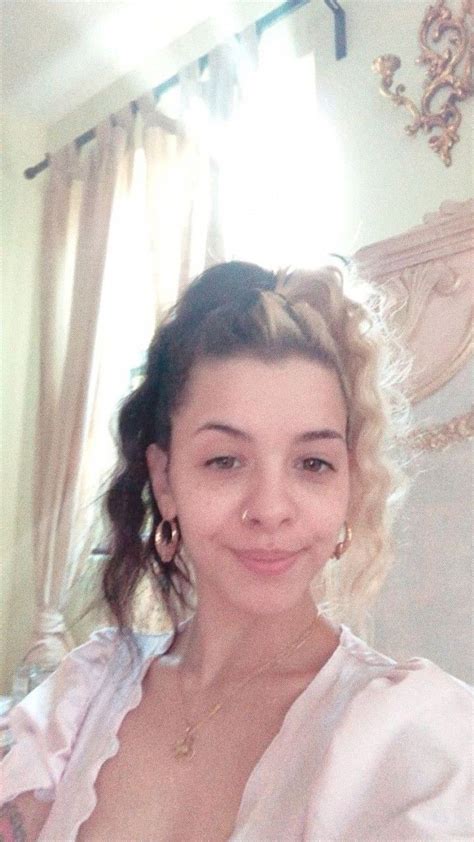 The Natural Beauty Of Melanie Martinez No Makeup In 2020 Melanie
