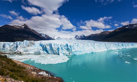It occupies a continental surface area of 1,078,000 square miles (2,791,810 square kilometers) and is located between the andes mountains in the west and the south atlantic ocean in the east and south. Travelling to Argentina? Here's 7 last minute travel tips | Live Last Minute