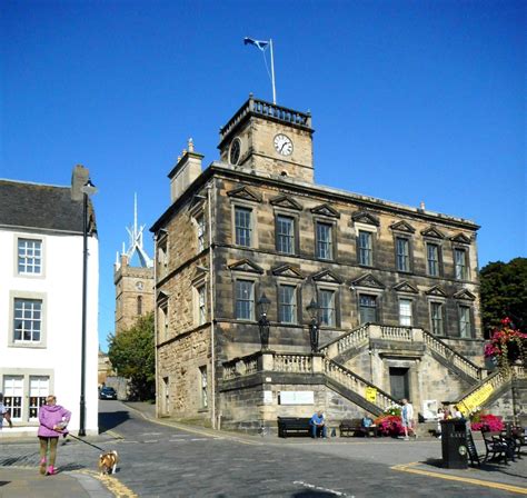 town house linlithgow © richard sutcliffe cc by sa 2 0 geograph britain and ireland