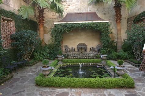A Private Courtyard In Charleston South Carolina Finegardening