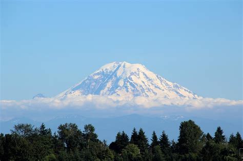 I beg to differ with you, but you have stated everything exactly backwards. Mount Rainier Berg in USA