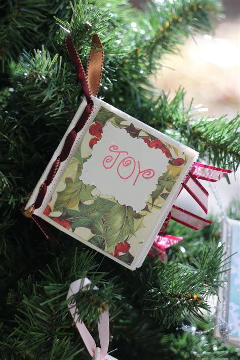 How To Make Paper Christmas Ornaments With Pictures