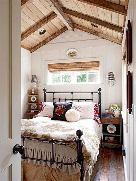 25 Comfy Wooden Cabin Bedroom Design Ideas For Summer Holiday 2018 Cottage Bedroom Farmhouse