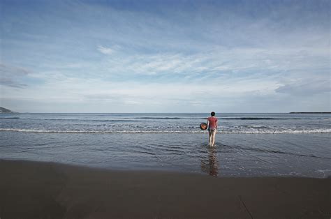 รูปภาพ ชายหาด ชายฝั่ง ทราย มหาสมุทร ขอบฟ้า หญิง ฝั่งทะเล วันหยุด ยืน ท่อง อ่าว