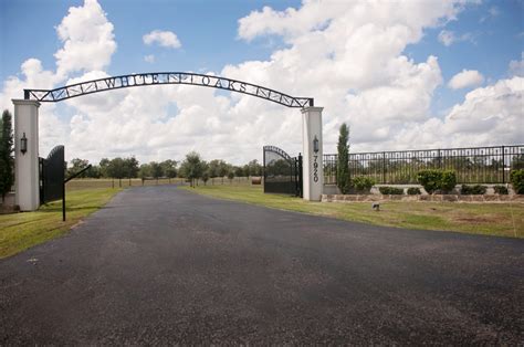 Welcome to urban oaks @ 51st in tulsa, oklahoma. White Oaks on the Bayou - Houston Wedding Photographer ...