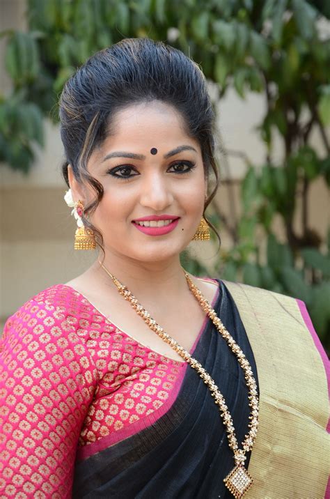 Madhavi Latha Dazzling Photos In Saree Latest Tamil Actress Telugu