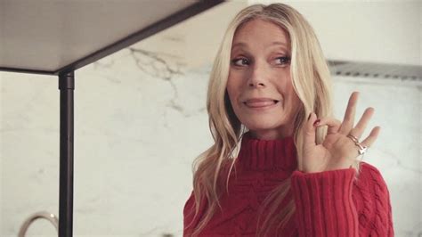 Gwyneth Paltrow 49 Ans Prend La Pose Sans Maquillage Et Ressemble
