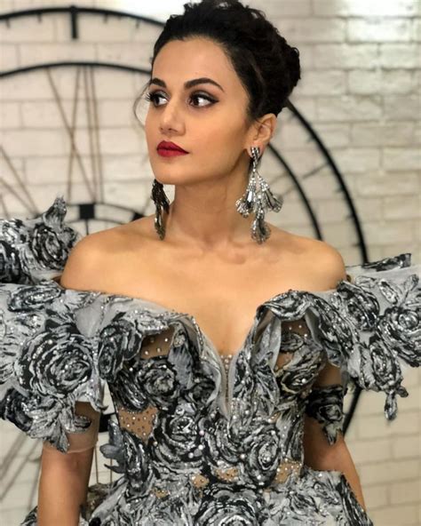 Like It 👍 Or Love It Taapsee Pannu Looks Super Gorgeous🖤🖤🖤🖤 In 2023