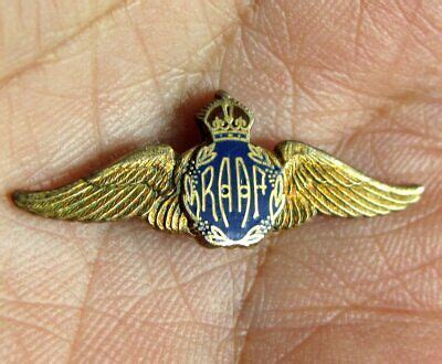 AUSTRALIA RAAF Royal Australian Air Force Silver Sweetheart Badge