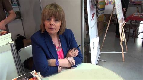 Jej cioteczną prababką była pisarka gabriela zapolska, a dziadkiem jan piotrowski, współzałożyciel i dziennikarz polskiego radia. Karolina Korwin-Piotrowska na Targach Książki w Warszawie ...