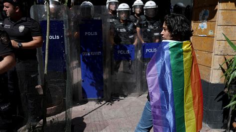 Istanbul More Than 200 Arrests During The Pride March Banned By The