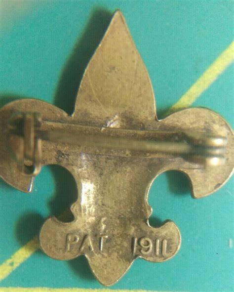 Vintage Boy Scout Pin Eagle Emblem On Fleur De Lis Nice Older Bsa Pin