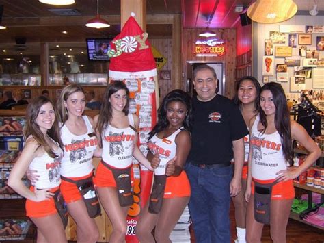 Me And The Hooters Waitresses Picture Of Hooters Clearwater Tripadvisor