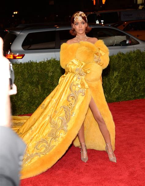 Rihanna At The Met Gala 2015 Pictures Popsugar Celebrity Photo 7